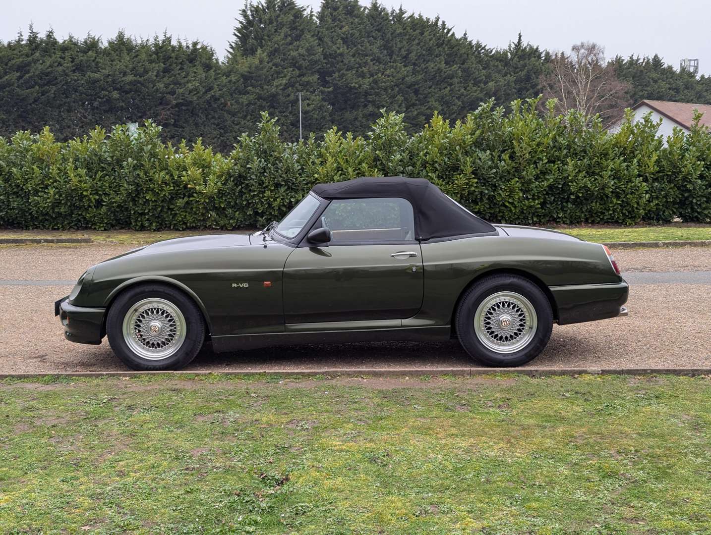 <p>1994 MG RV8</p>