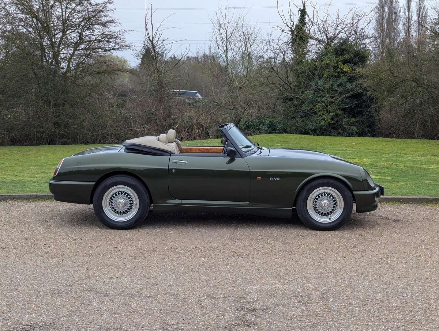 <p>1994 MG RV8</p>