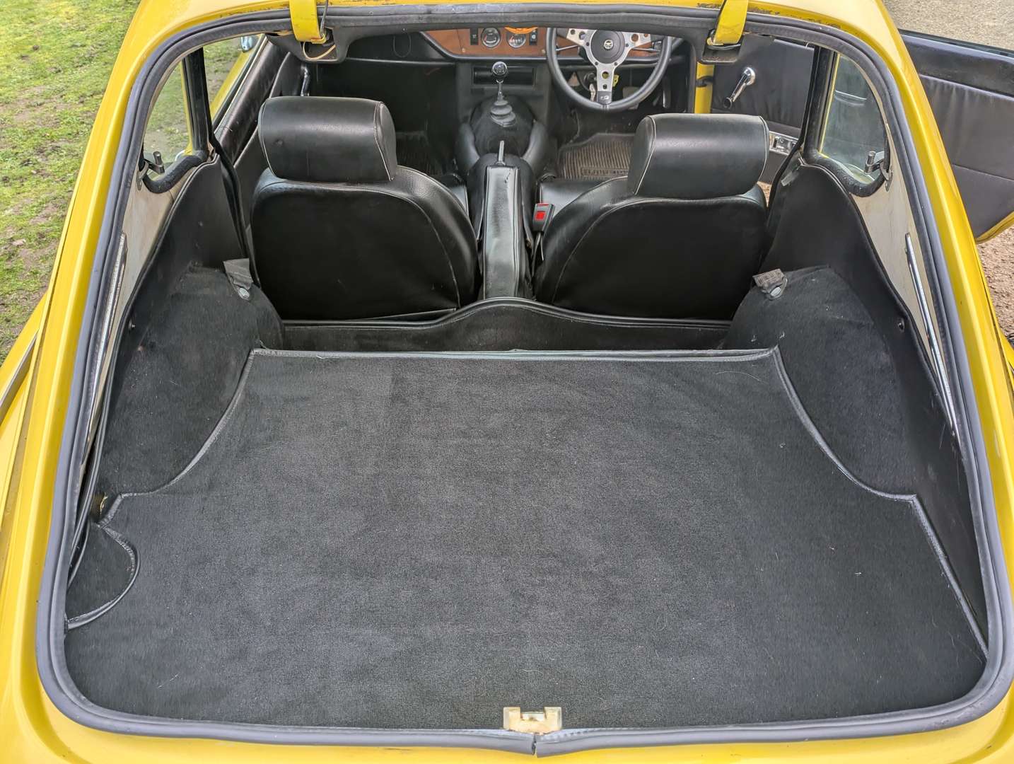 <p>1973 TRIUMPH GT6</p>