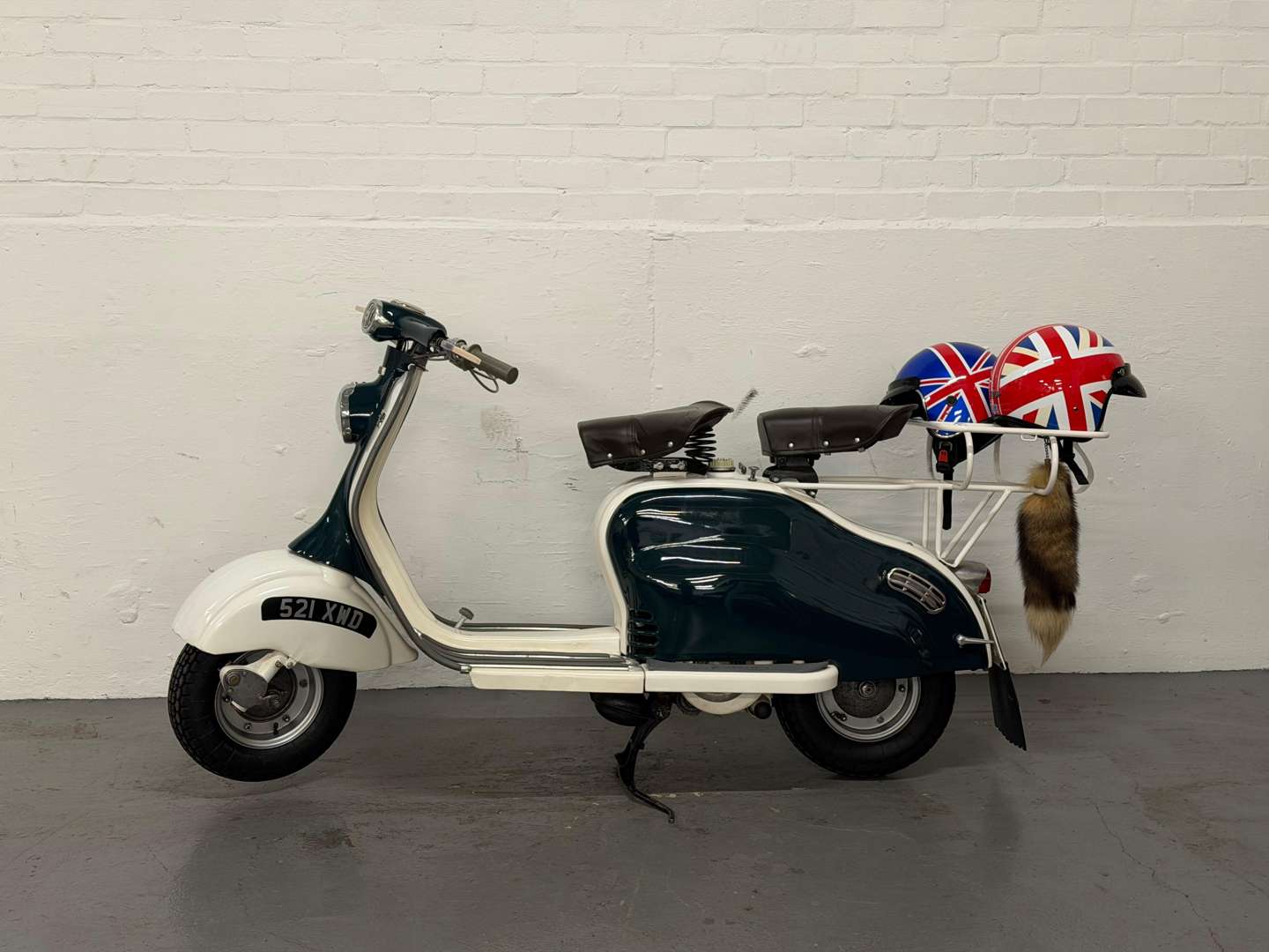 <p>1956 LAMBRETTA LD150</p>