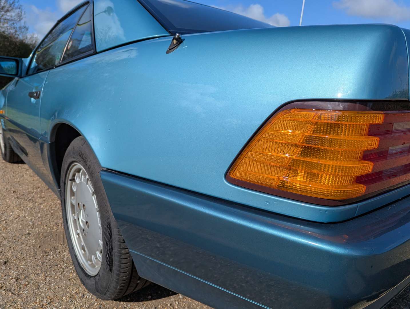 <p>1991 MERCEDES 300SL R129 AUTO</p>