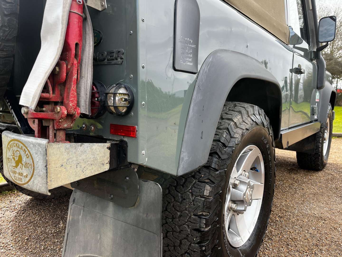 <p>2009 LAND ROVER DEFENDER 90</p>