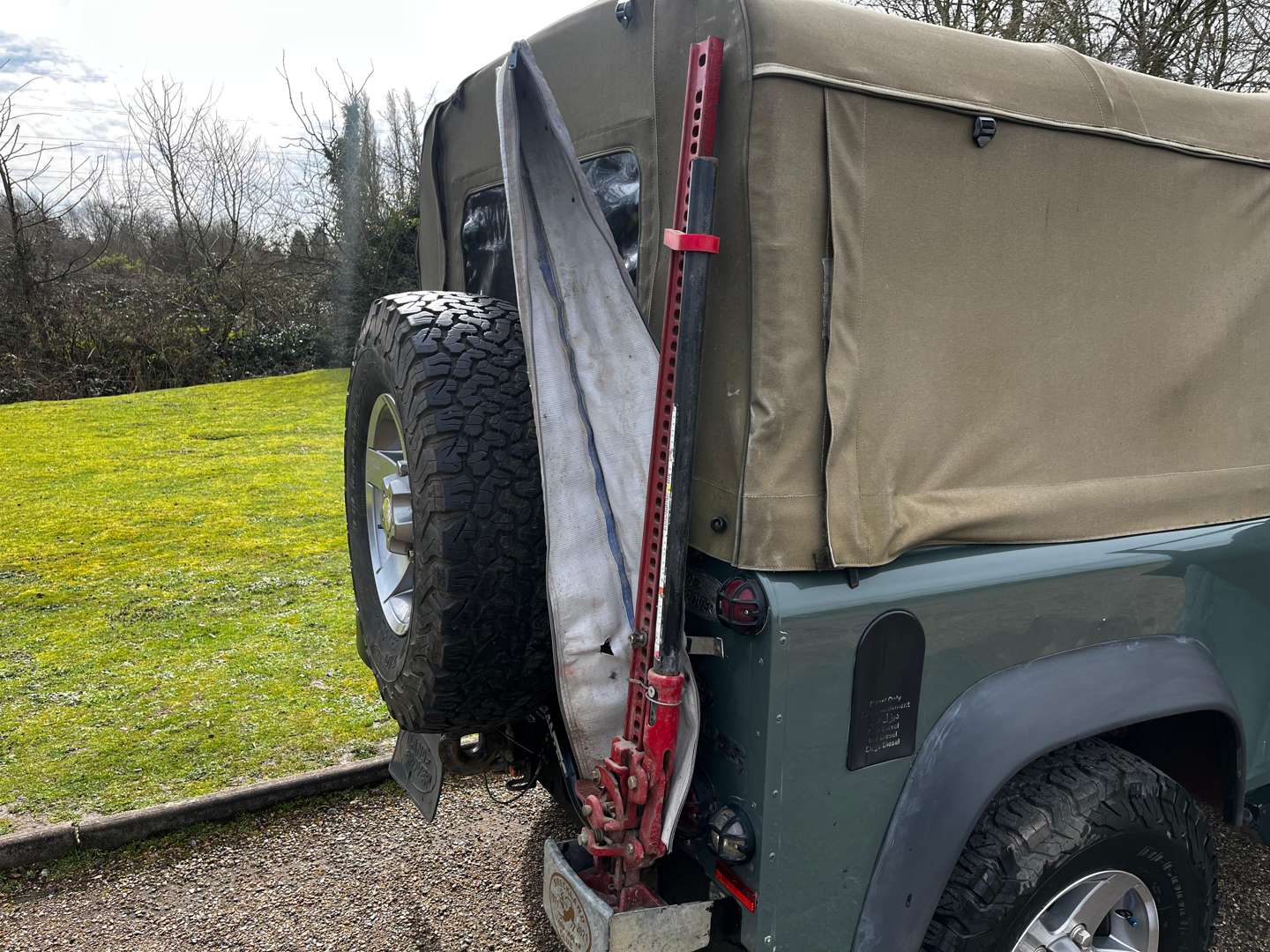 <p>2009 LAND ROVER DEFENDER 90</p>