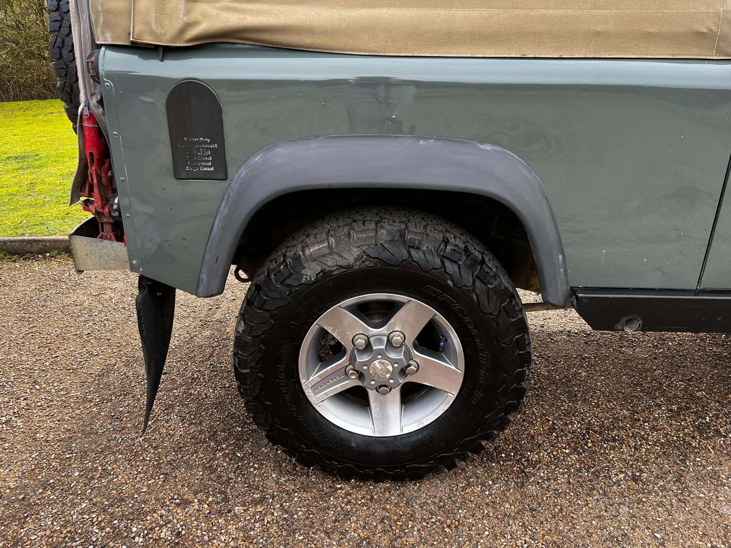 <p>2009 LAND ROVER DEFENDER 90</p>