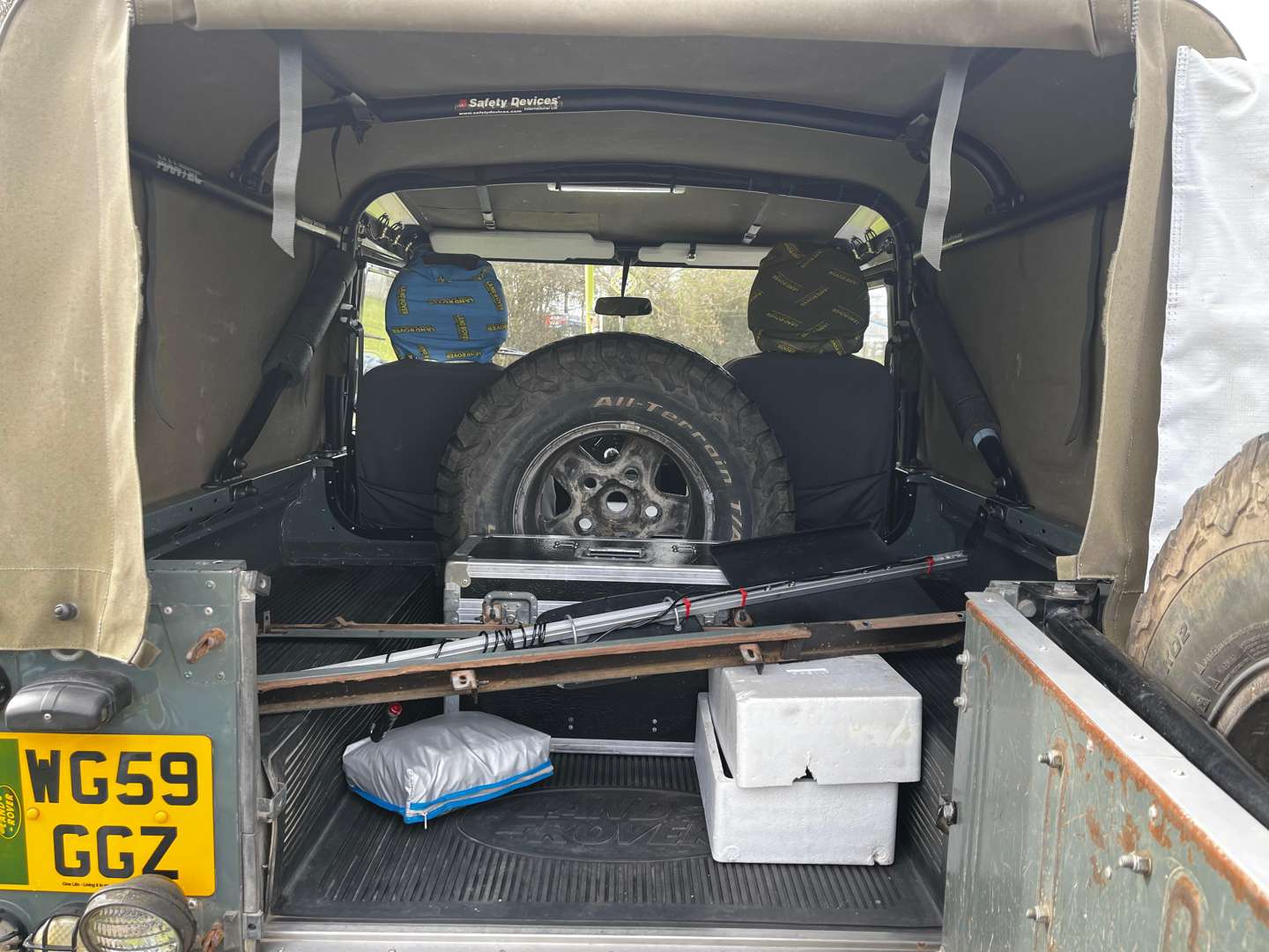 <p>2009 LAND ROVER DEFENDER 90</p>