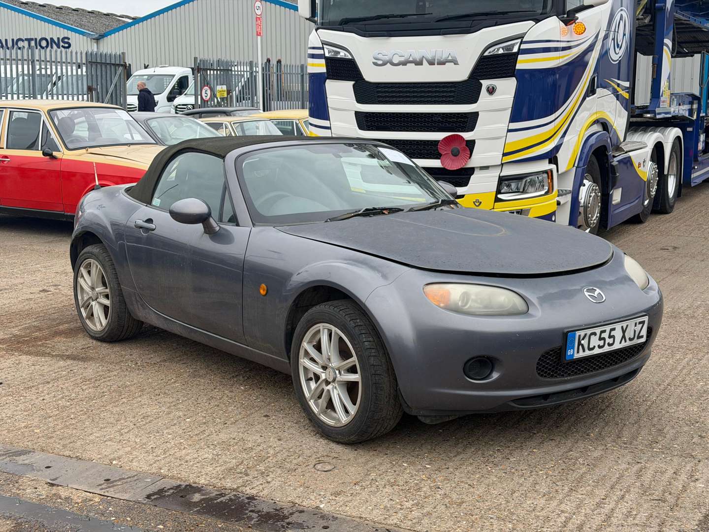 <p>2005 MAZDA MX-5</p>