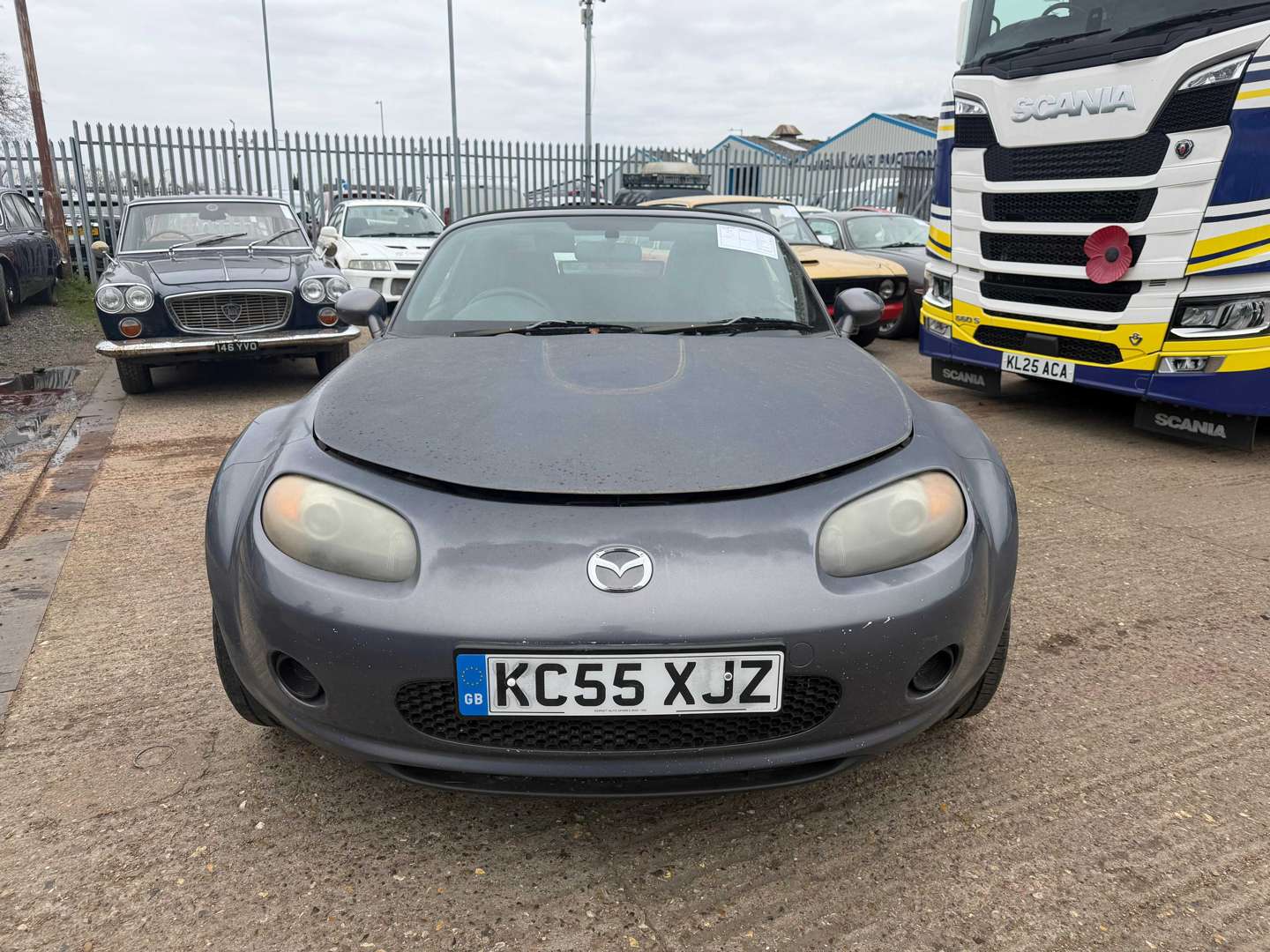 <p>2005 MAZDA MX-5</p>