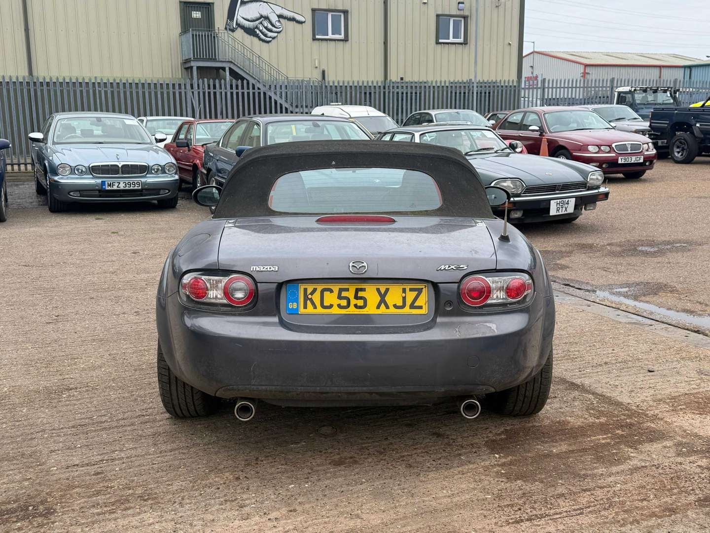 <p>2005 MAZDA MX-5</p>