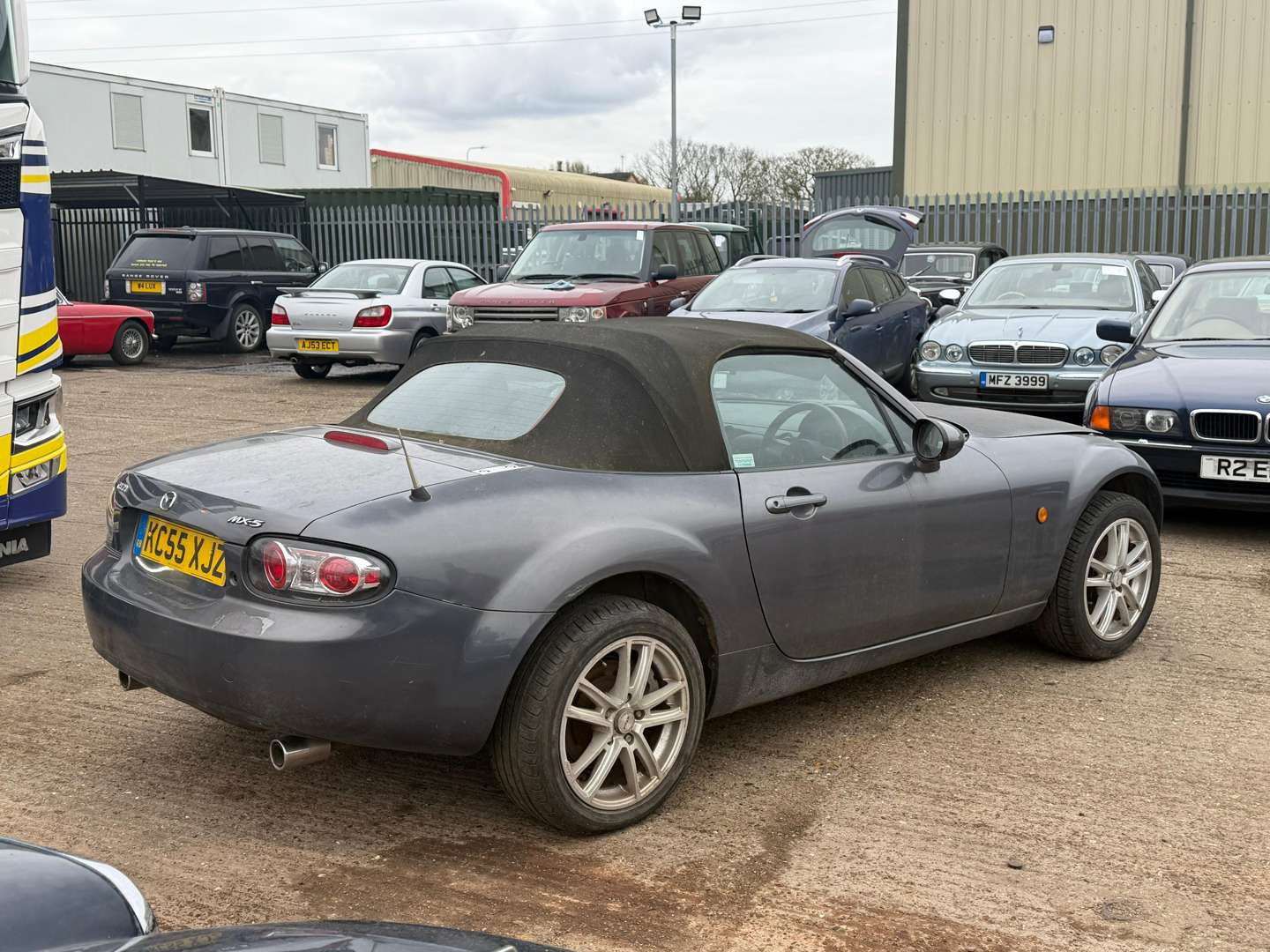 <p>2005 MAZDA MX-5</p>