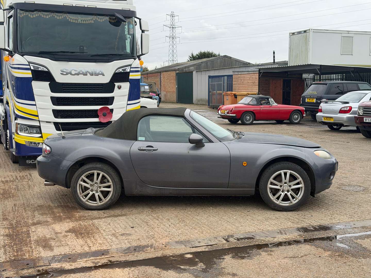 <p>2005 MAZDA MX-5</p>