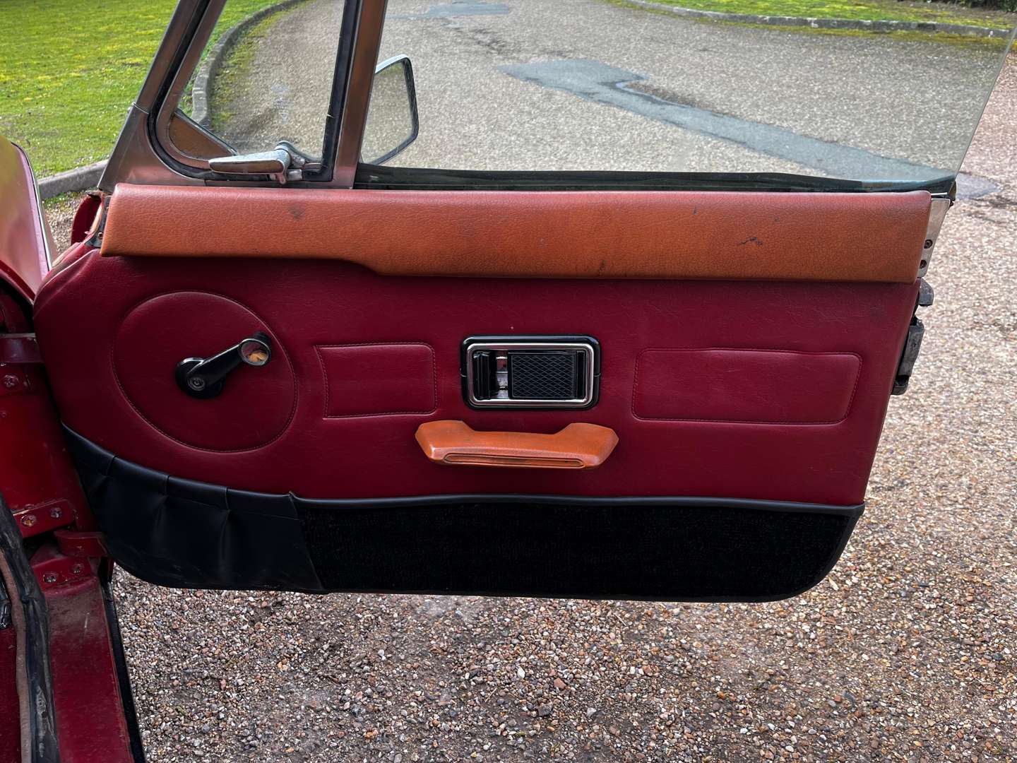 <p>1974 MG B GT V8</p>