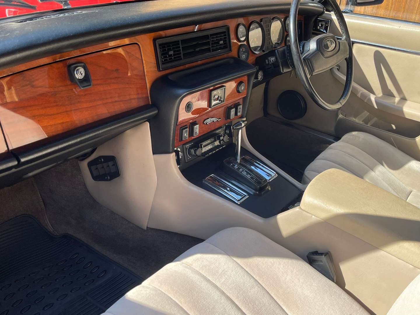 <p>1985 JAGUAR XJ6 3.4 AUTO</p>