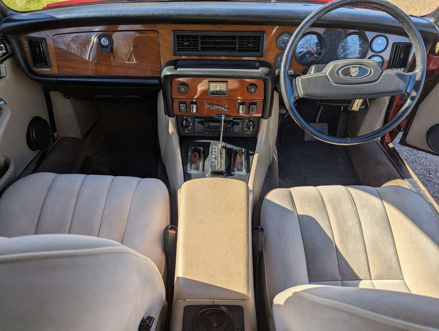 <p>1985 JAGUAR XJ6 SIII 3.4 AUTO</p>