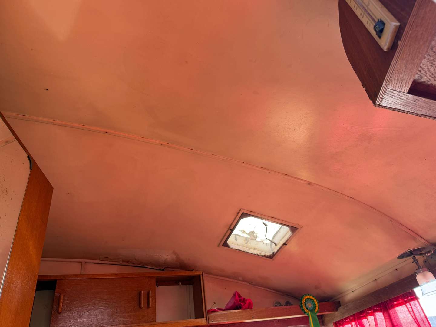 <p>ECCLES ARISTOCRAT CARAVAN</p>