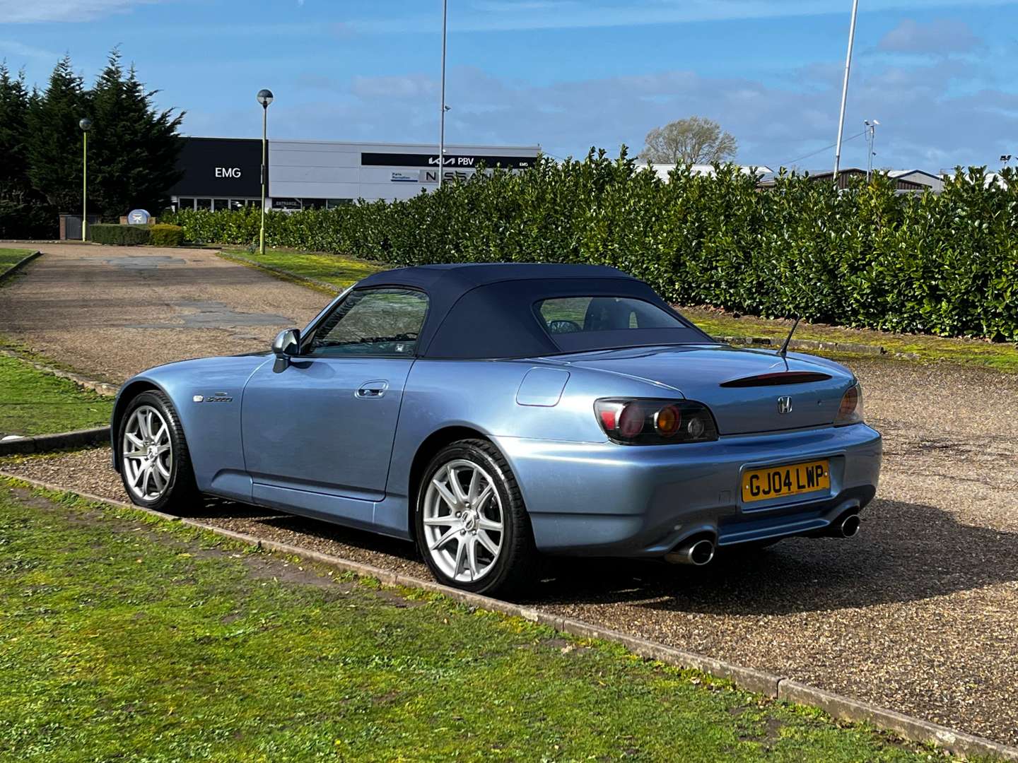 <p>2004 HONDA S2000</p>