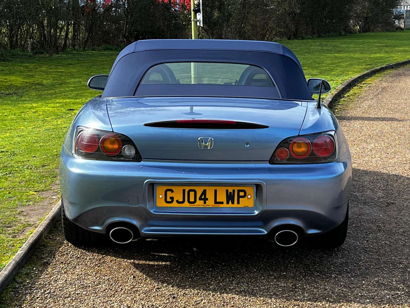 <p>2004 HONDA S2000</p>