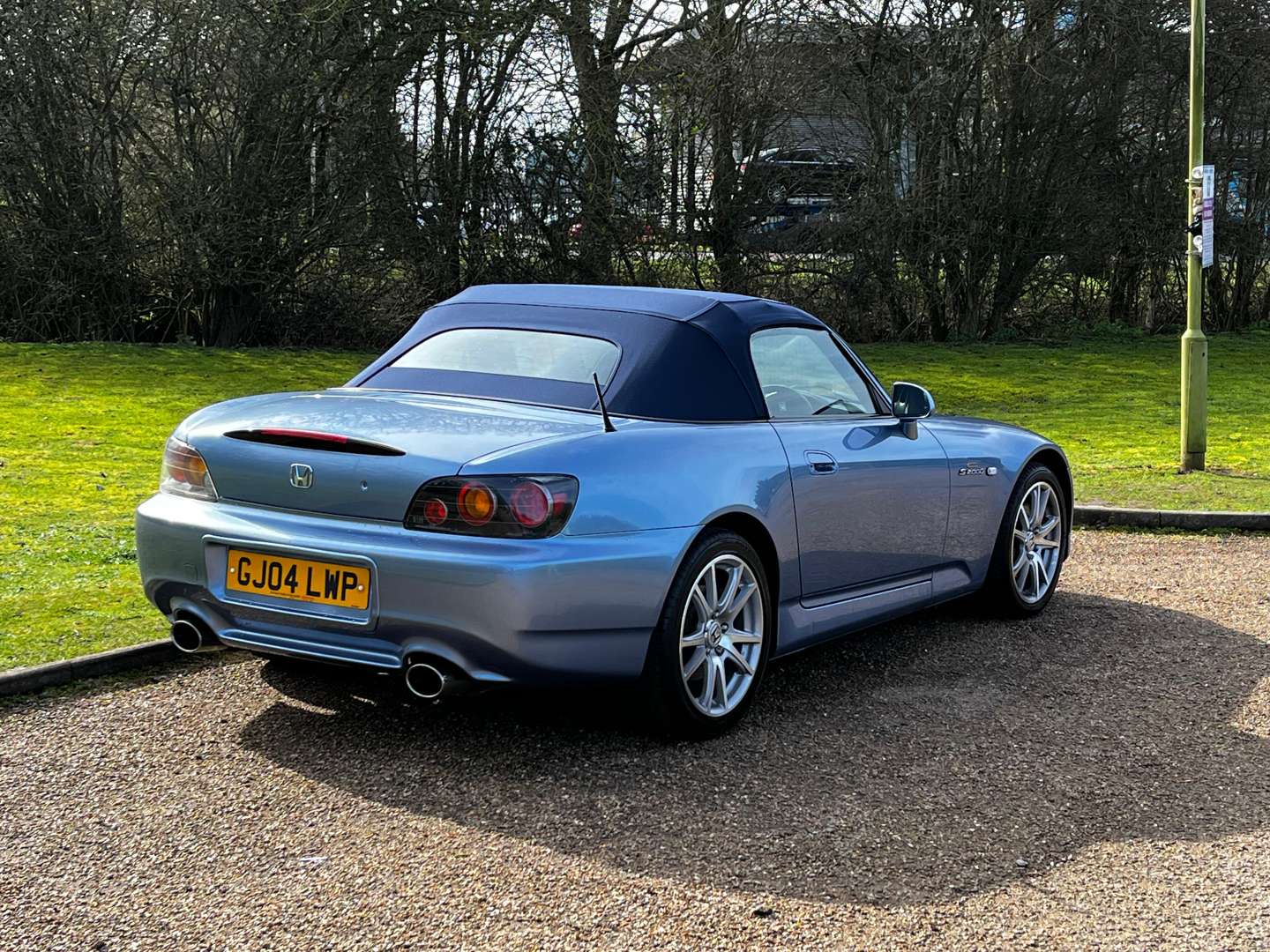 <p>2004 HONDA S2000</p>