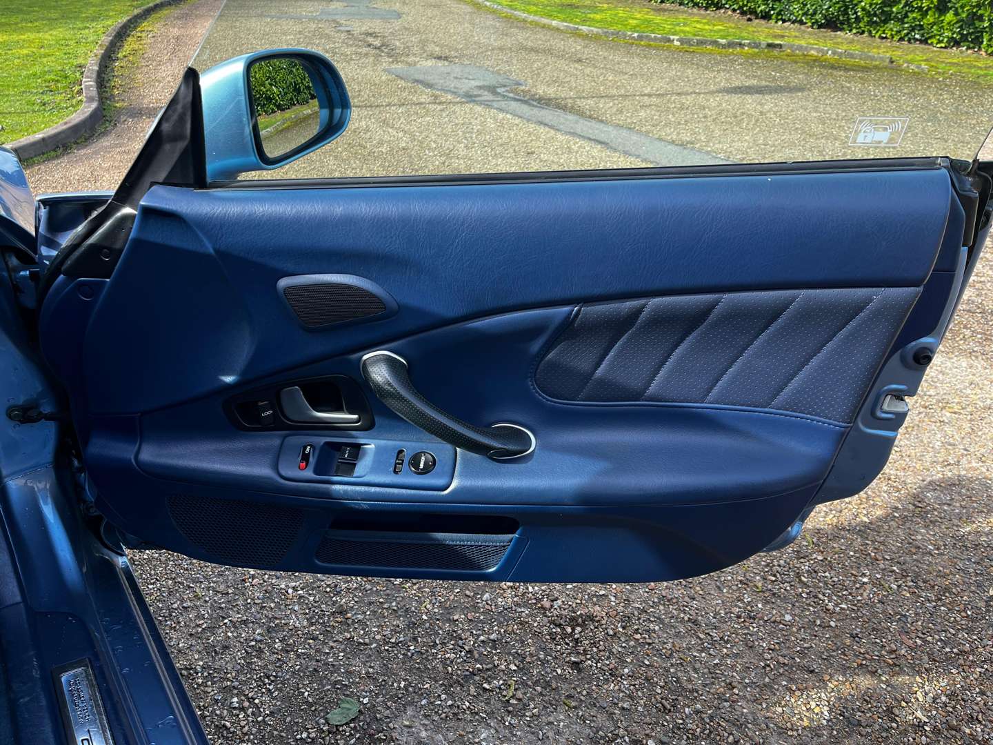 <p>2004 HONDA S2000</p>