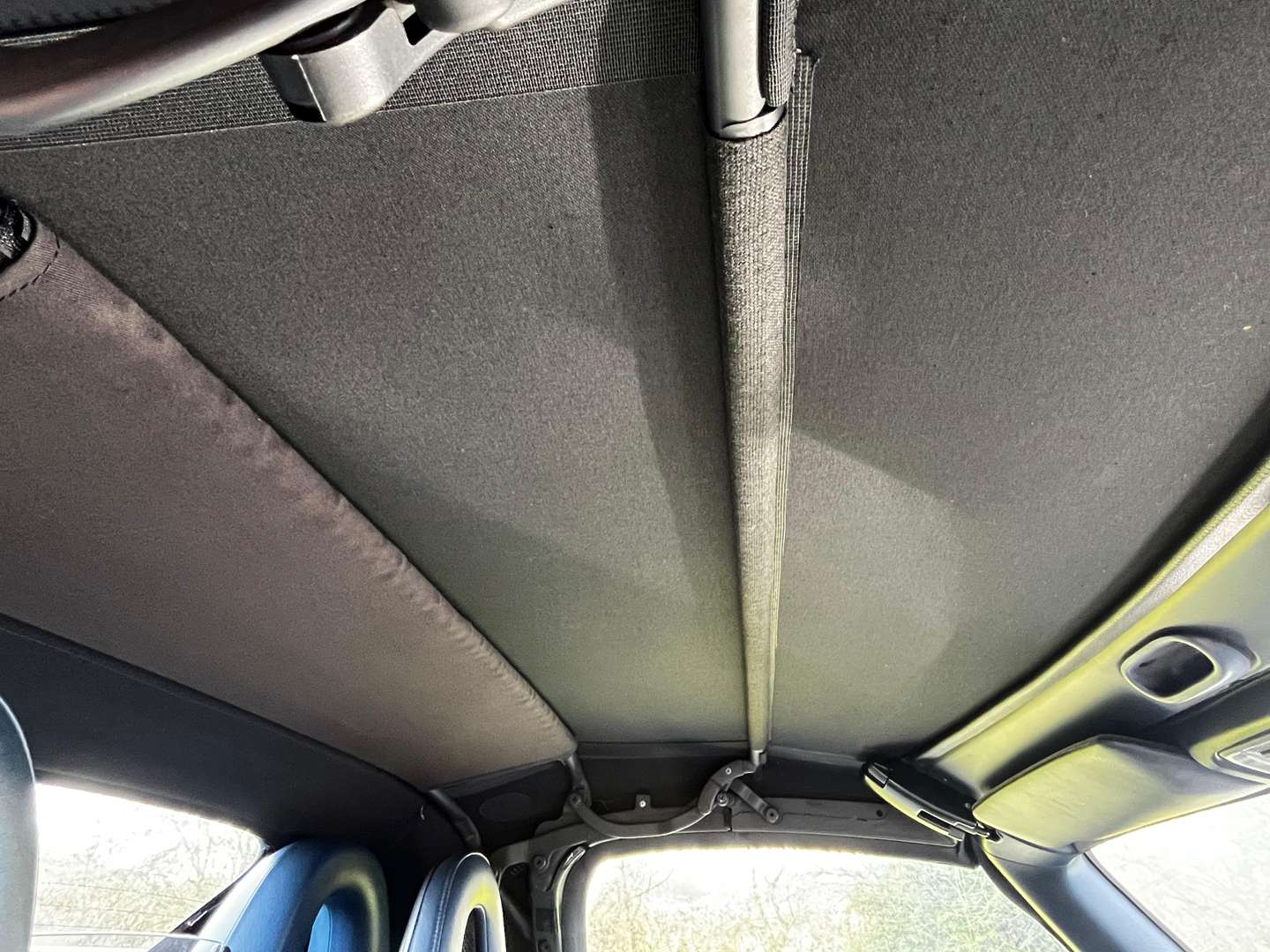 <p>2004 HONDA S2000</p>