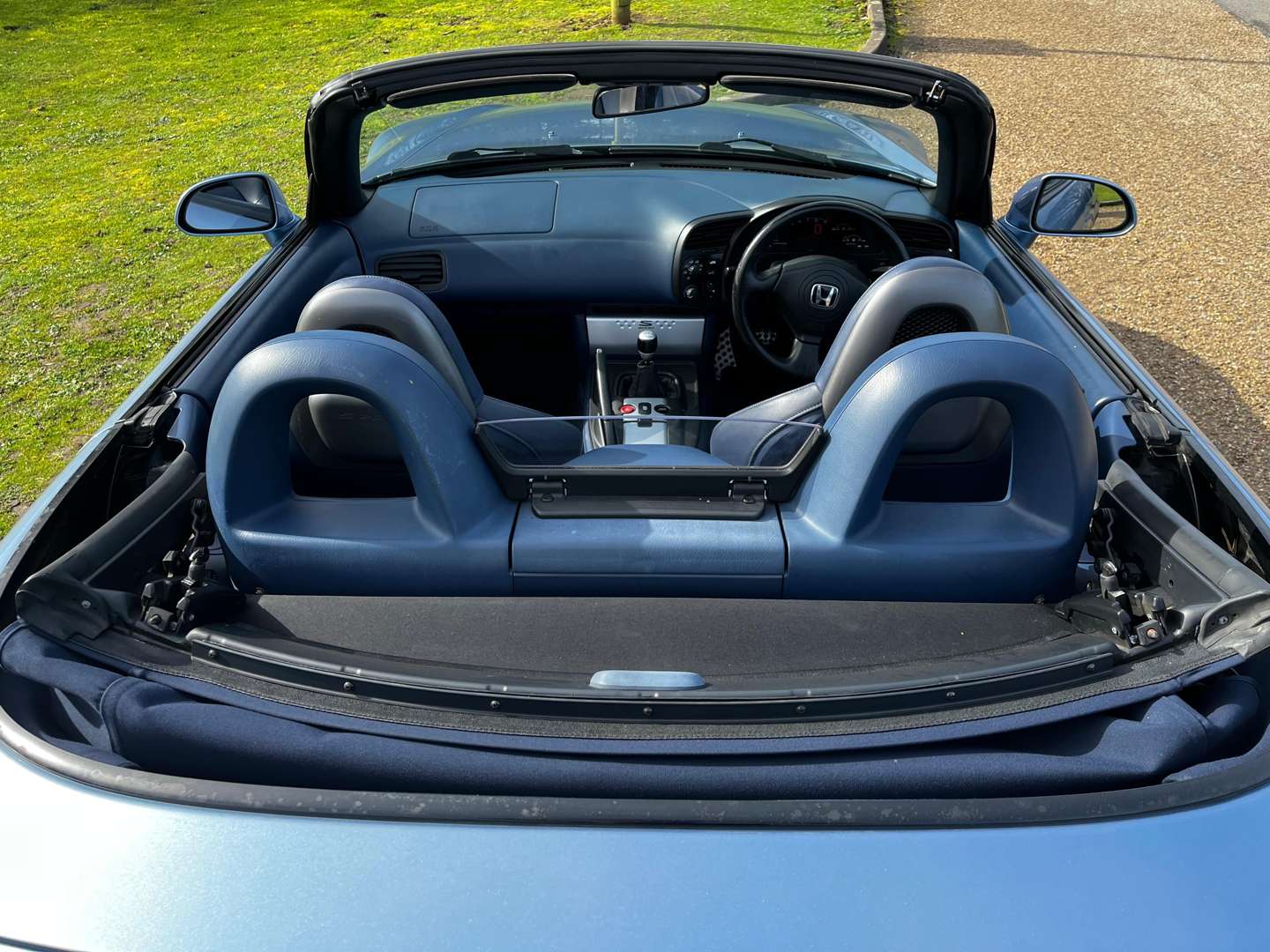 <p>2004 HONDA S2000</p>