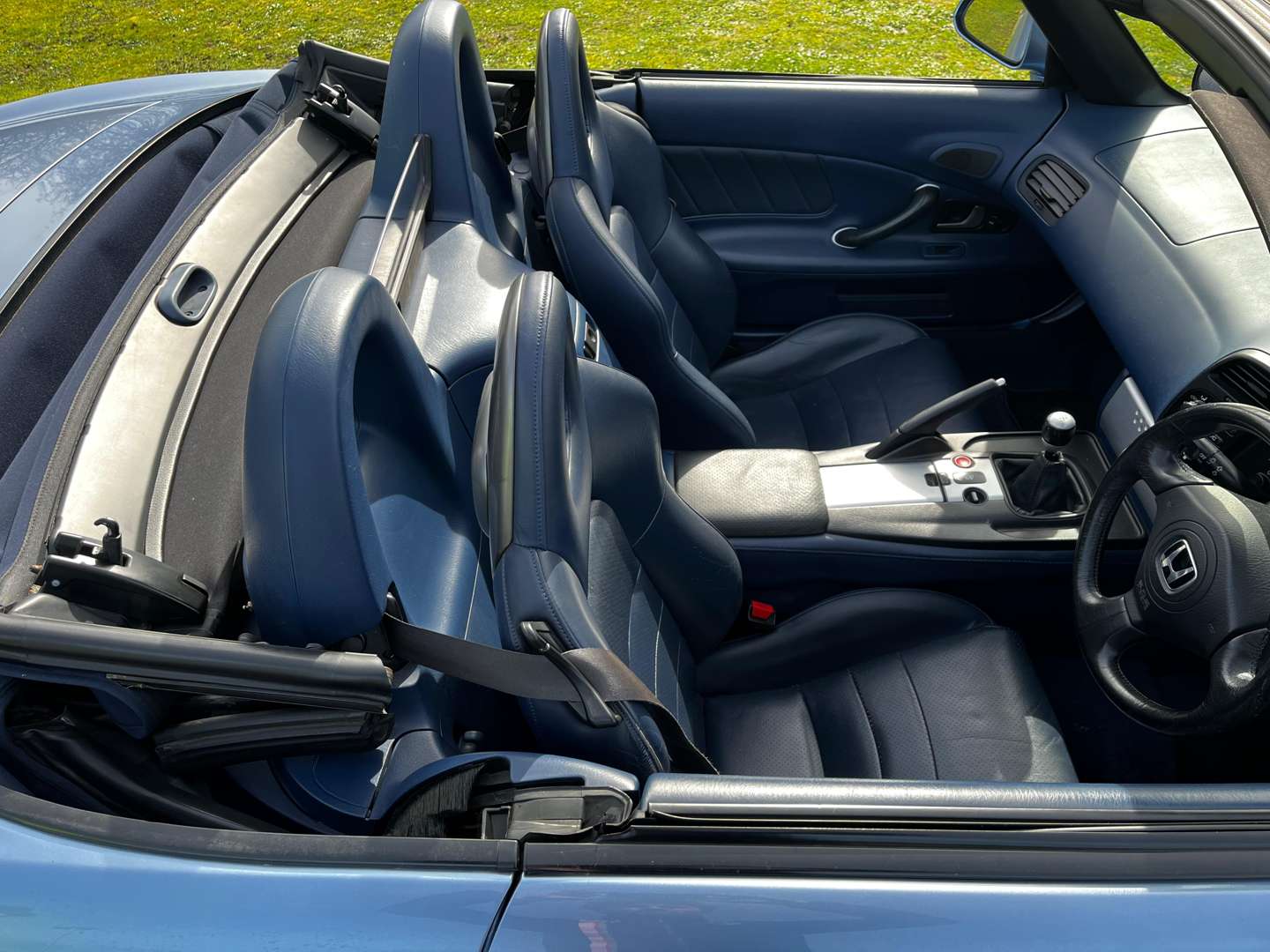 <p>2004 HONDA S2000</p>