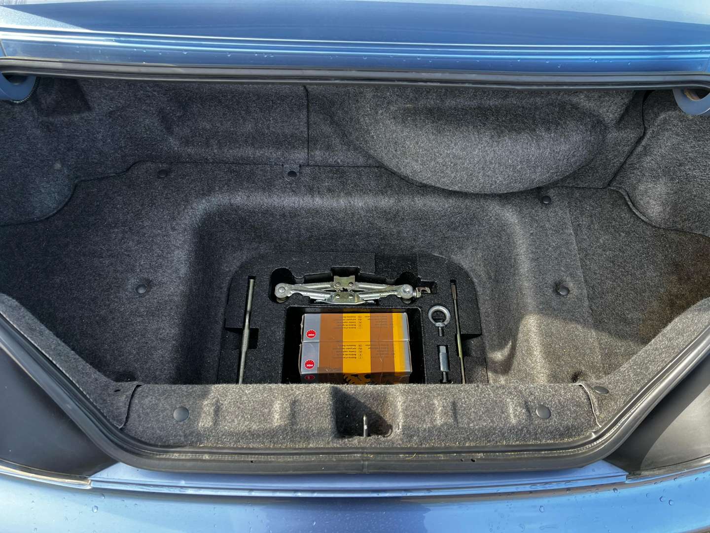 <p>2004 HONDA S2000</p>