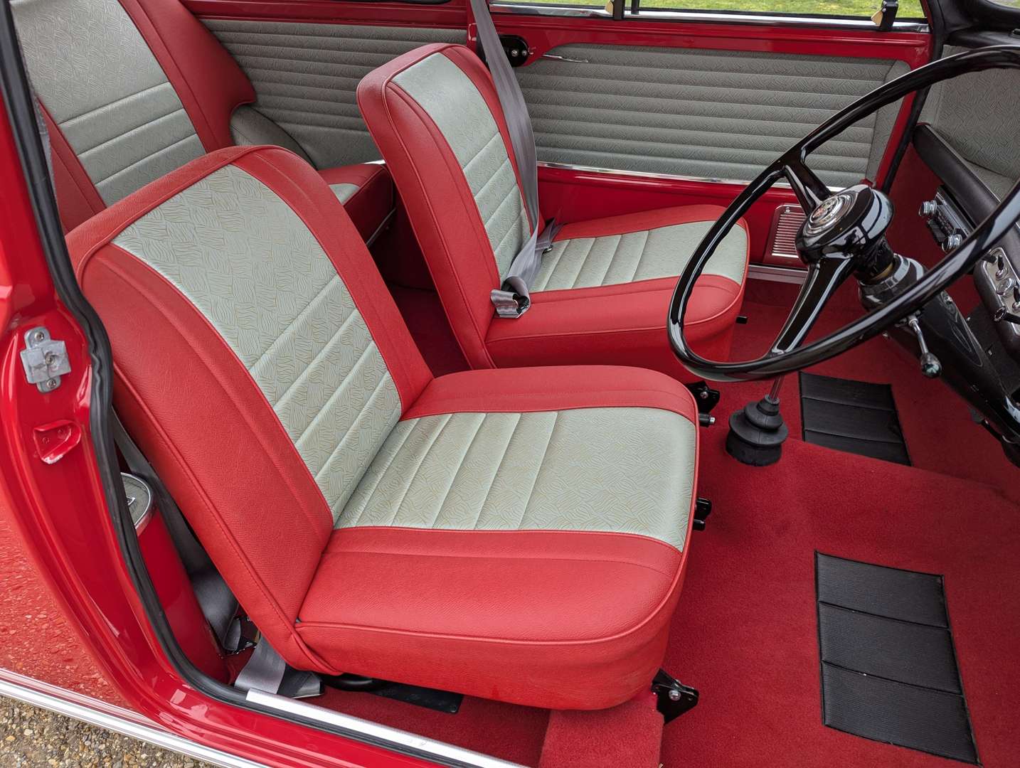 <p>1966 AUSTIN MINI COOPER S MKI</p>