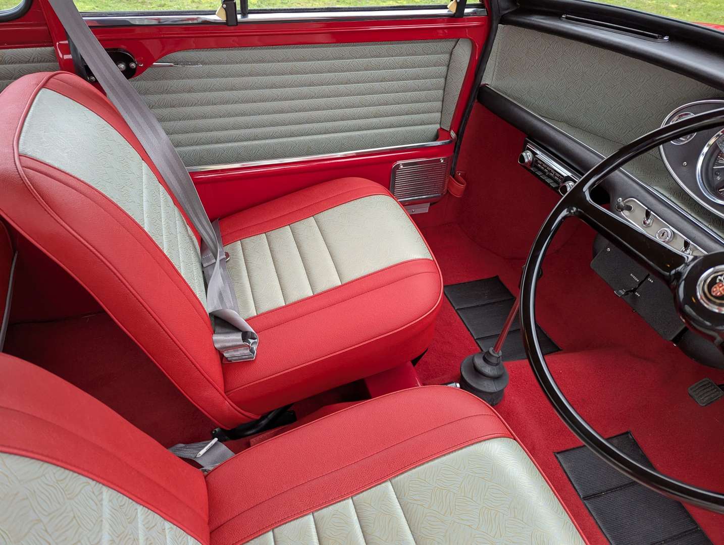 <p>1966 AUSTIN MINI COOPER S MKI</p>