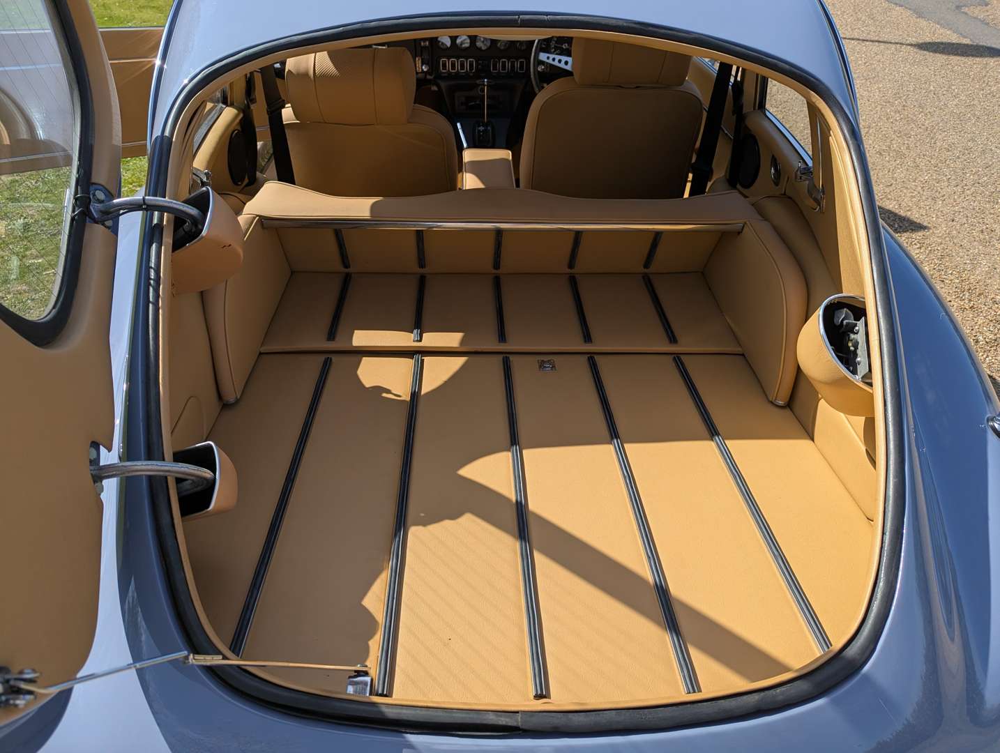 <p>1973 JAGUAR E-TYPE SERIES 3 V12 2+2 AUTO</p>