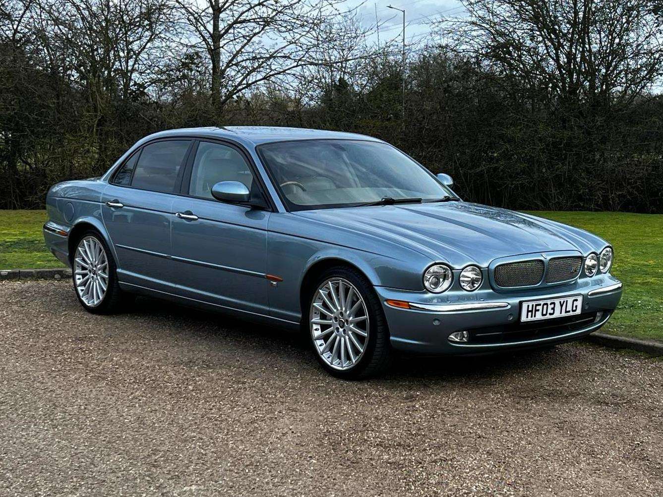 <p>2003 JAGUAR XJR V8 S/C AUTO</p>