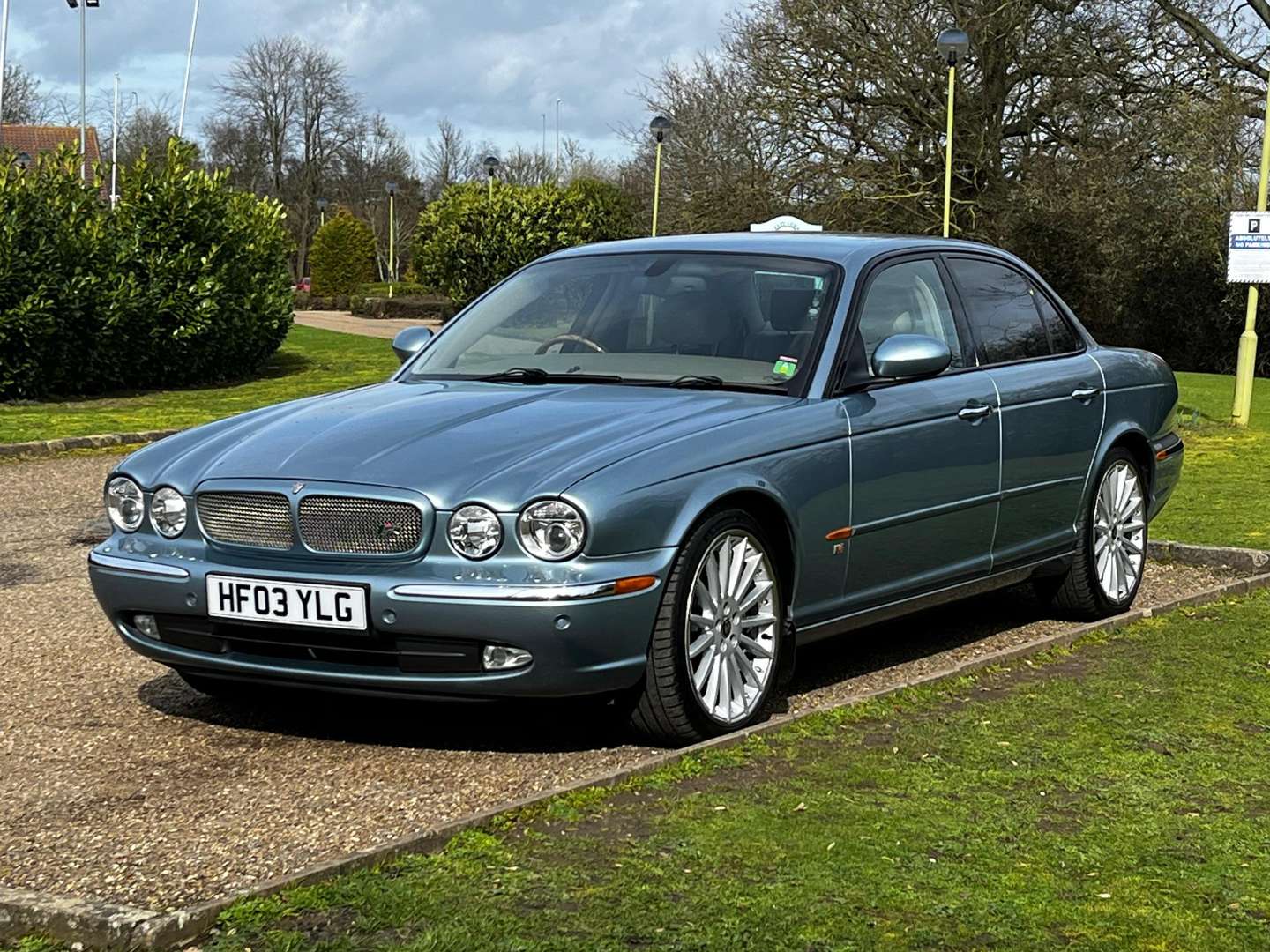<p>2003 JAGUAR XJR V8 S/C AUTO</p>