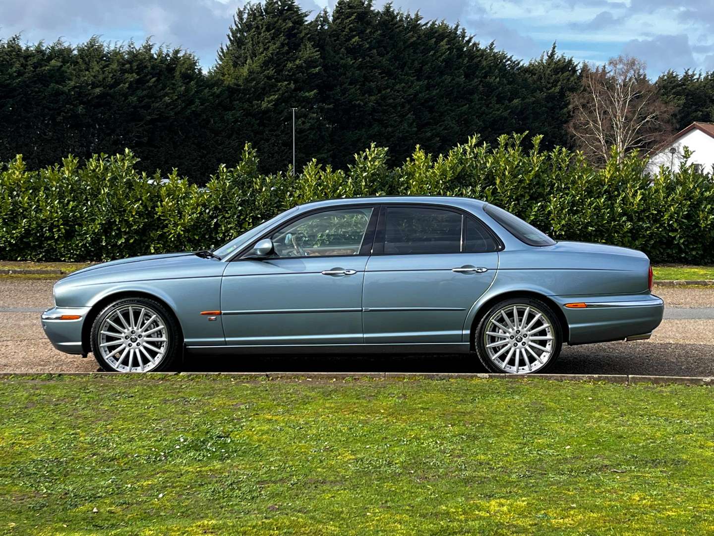 <p>2003 JAGUAR XJR V8 S/C AUTO</p>