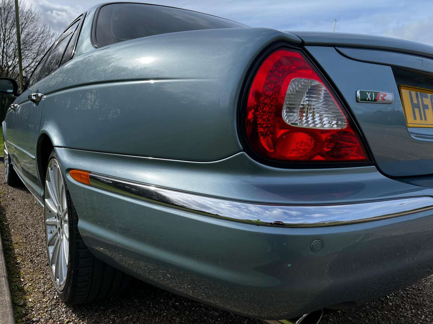 <p>2003 JAGUAR XJR V8 S/C AUTO</p>