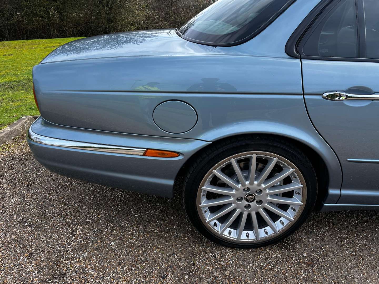 <p>2003 JAGUAR XJR V8 S/C AUTO</p>