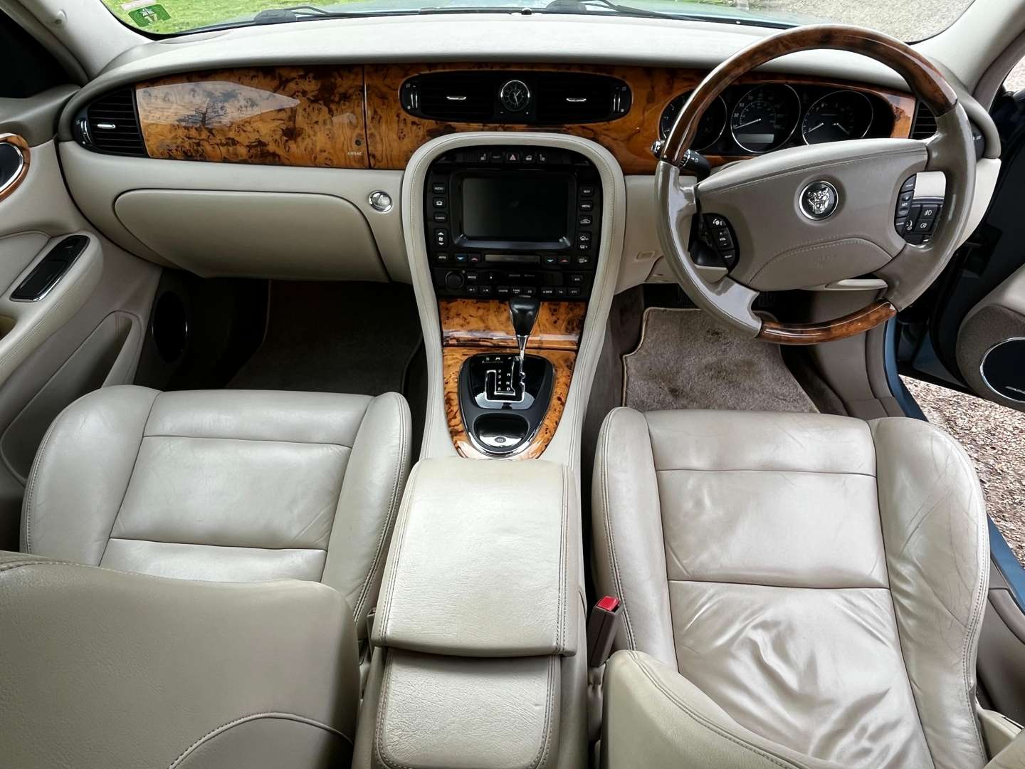 <p>2003 JAGUAR XJR V8 S/C AUTO</p>