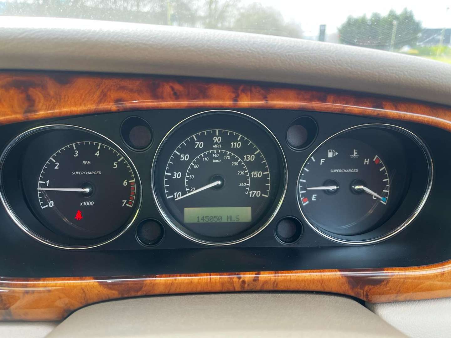 <p>2003 JAGUAR XJR V8 S/C AUTO</p>