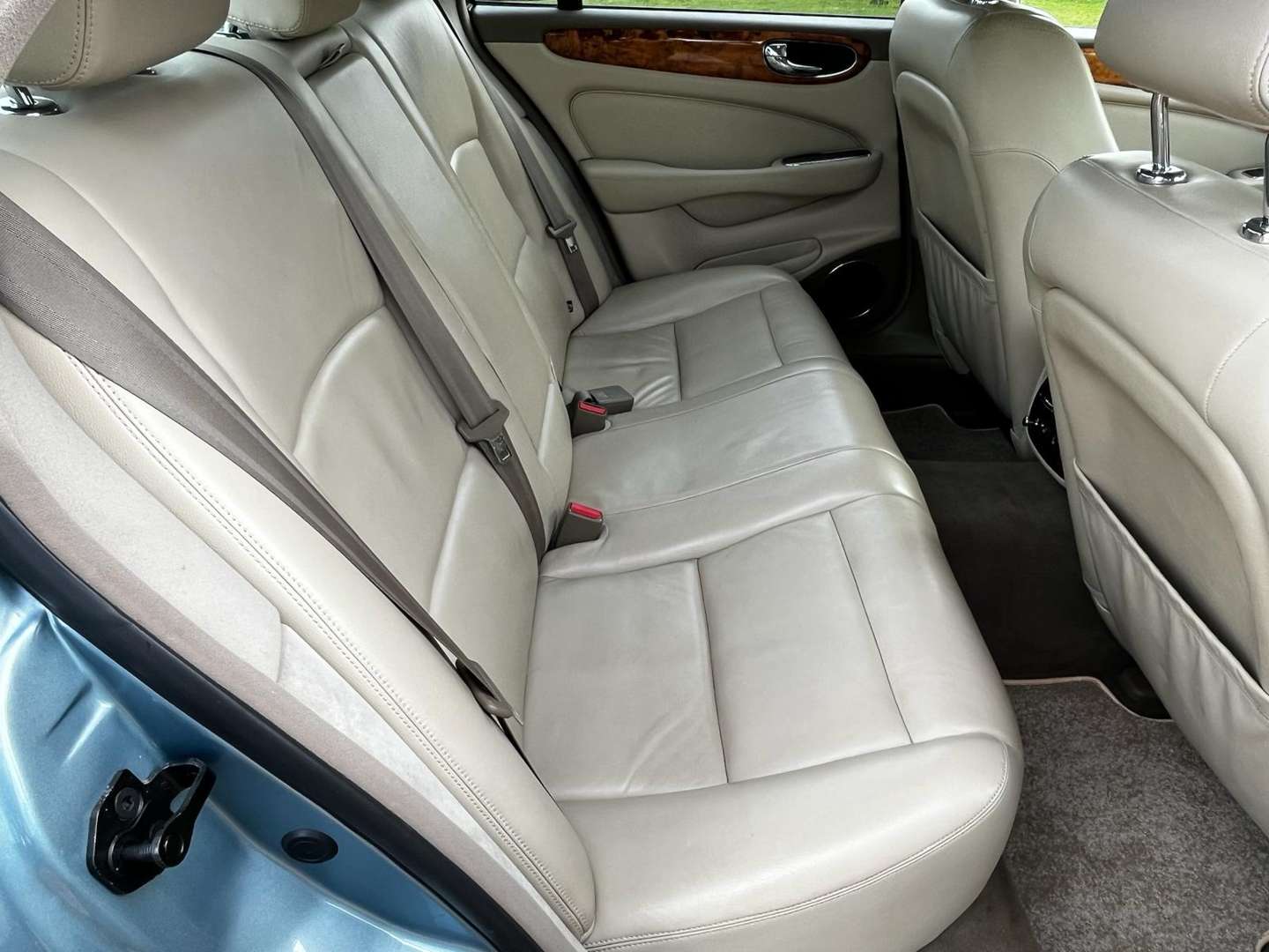 <p>2003 JAGUAR XJR V8 S/C AUTO</p>