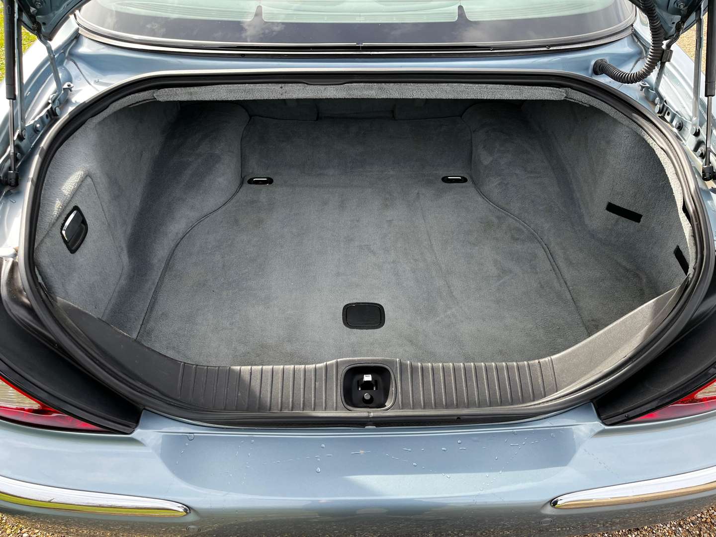 <p>2003 JAGUAR XJR V8 S/C AUTO</p>