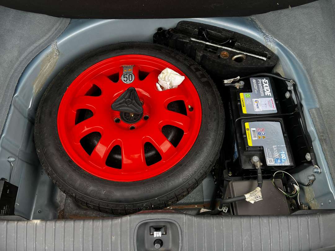 <p>2003 JAGUAR XJR V8 S/C AUTO</p>