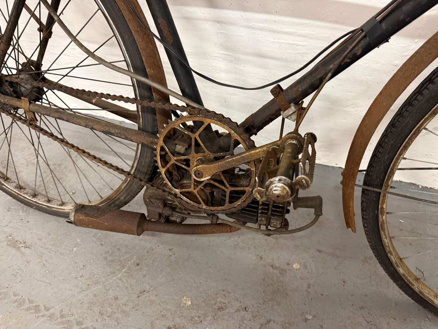 <p>1955 MOSQUITO</p>