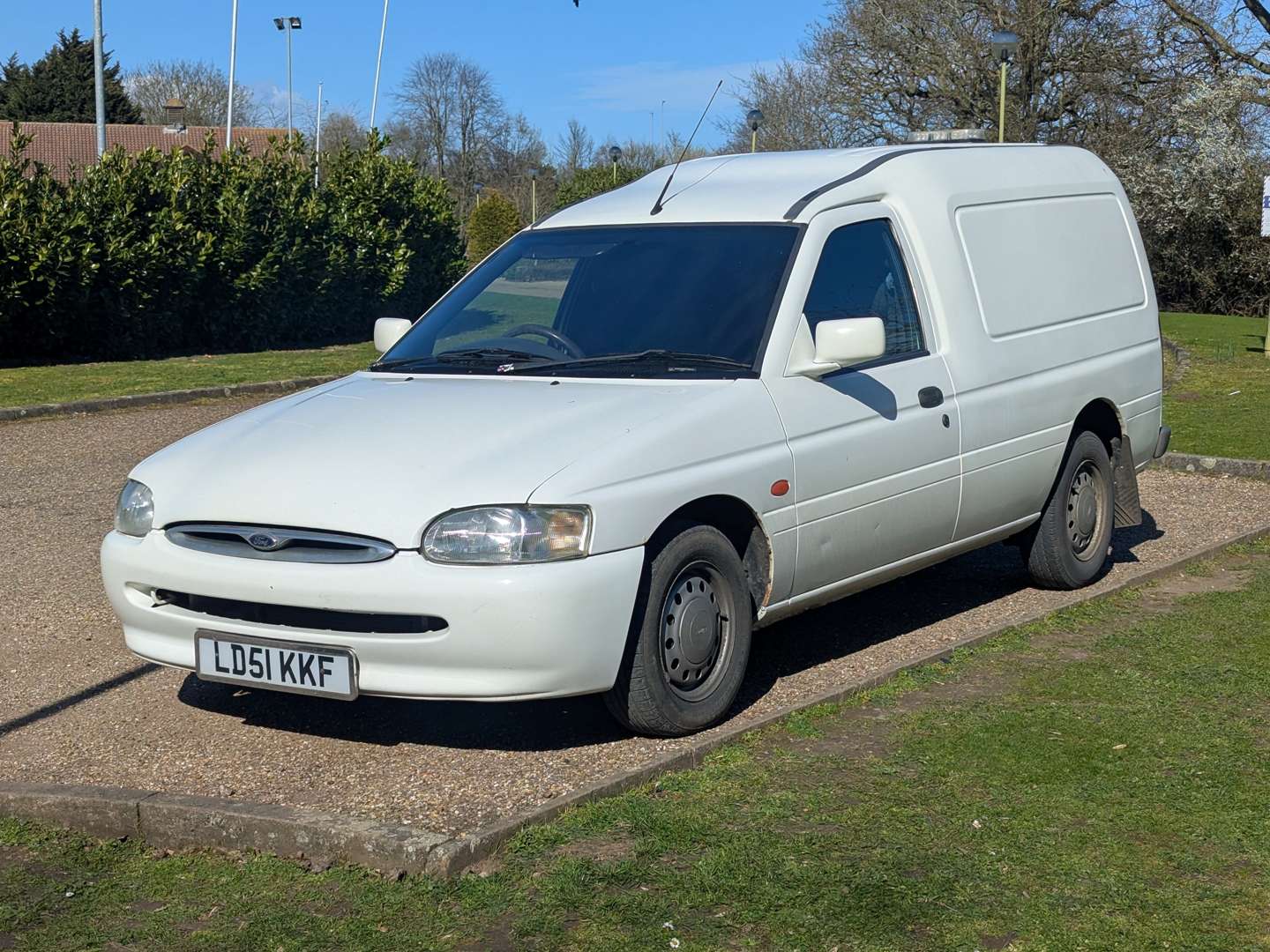 <p>2001 FORD ESCORT VAN 55D</p>