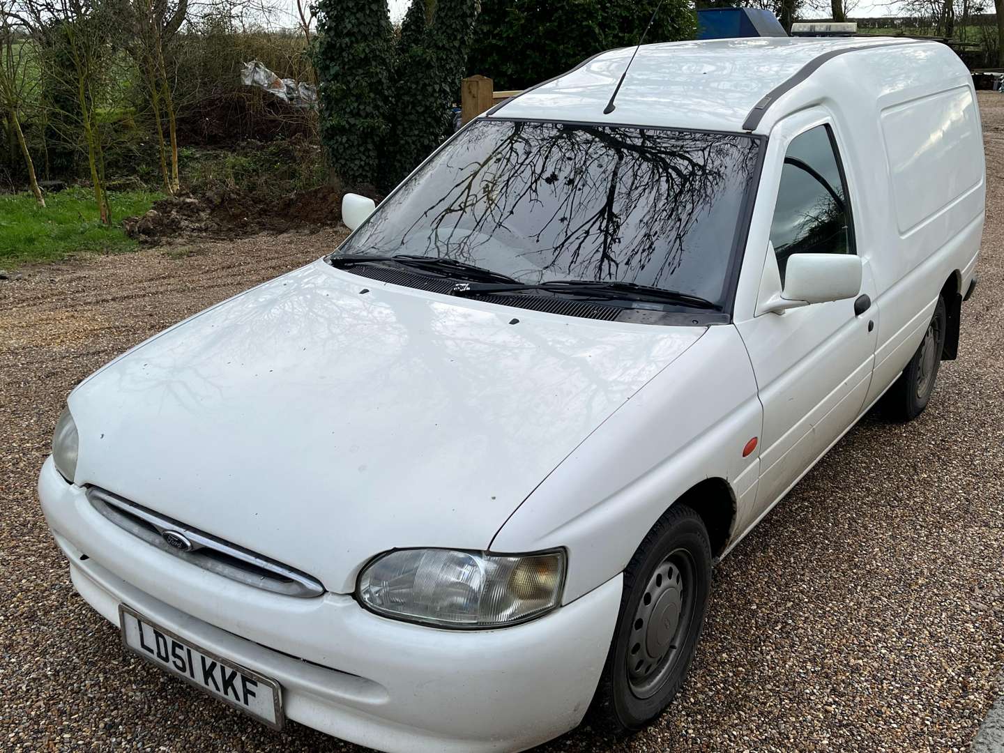 <p>2001 FORD ESCORT VAN 55D</p>