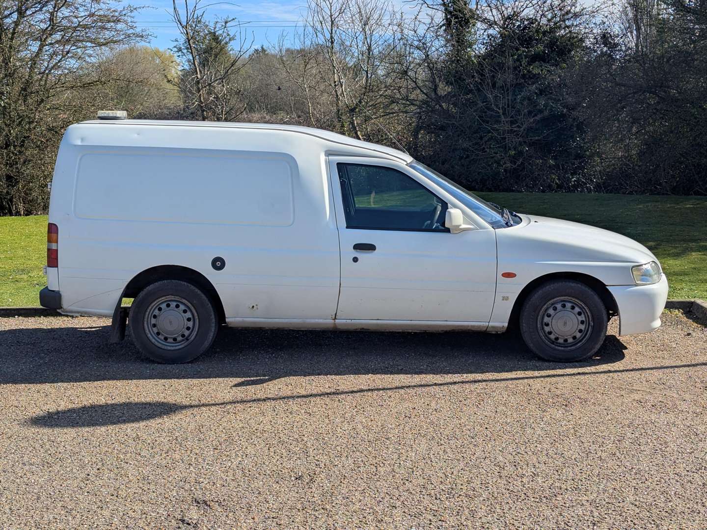 <p>2001 FORD ESCORT VAN 55D</p>