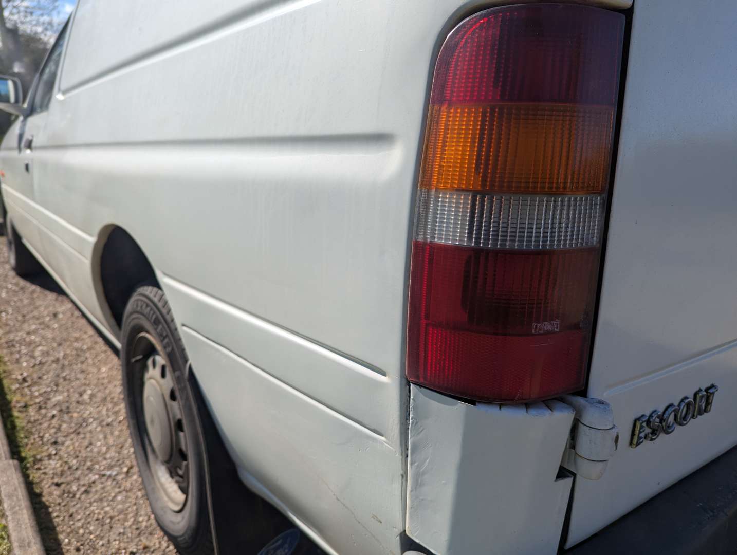 <p>2001 FORD ESCORT VAN 55D</p>