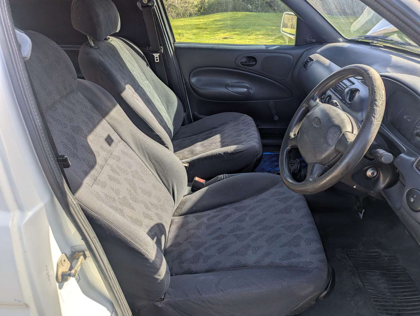 <p>2001 FORD ESCORT VAN 55D</p>