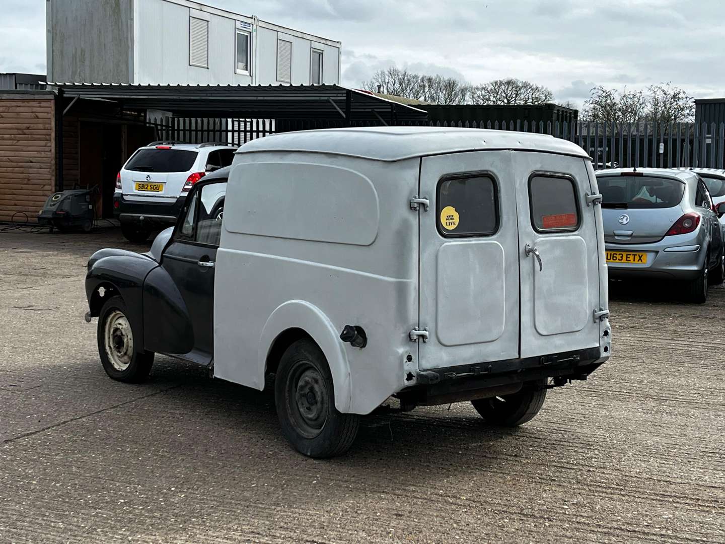 <p>1972 MORRIS 6 CWT VAN</p>