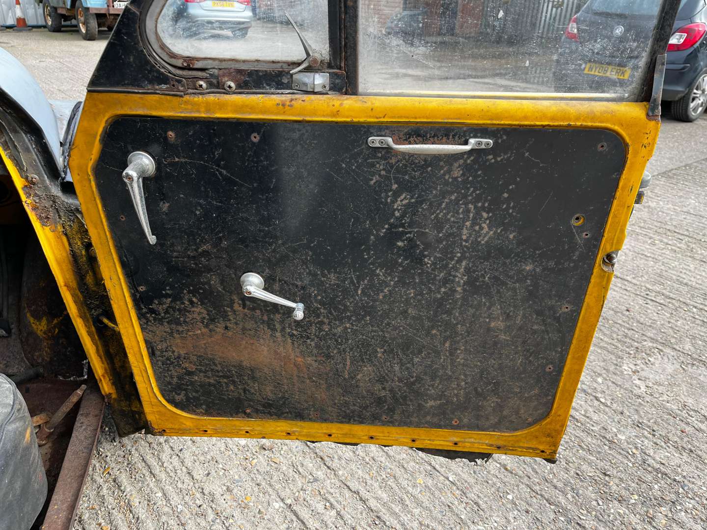 <p>1972 MORRIS 6 CWT VAN</p>