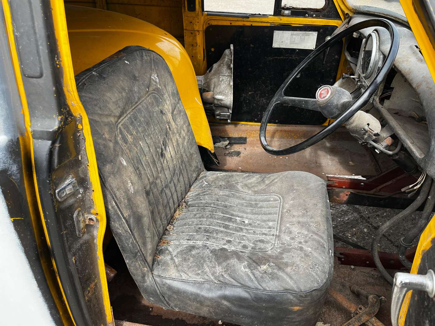 <p>1972 MORRIS 6 CWT VAN</p>