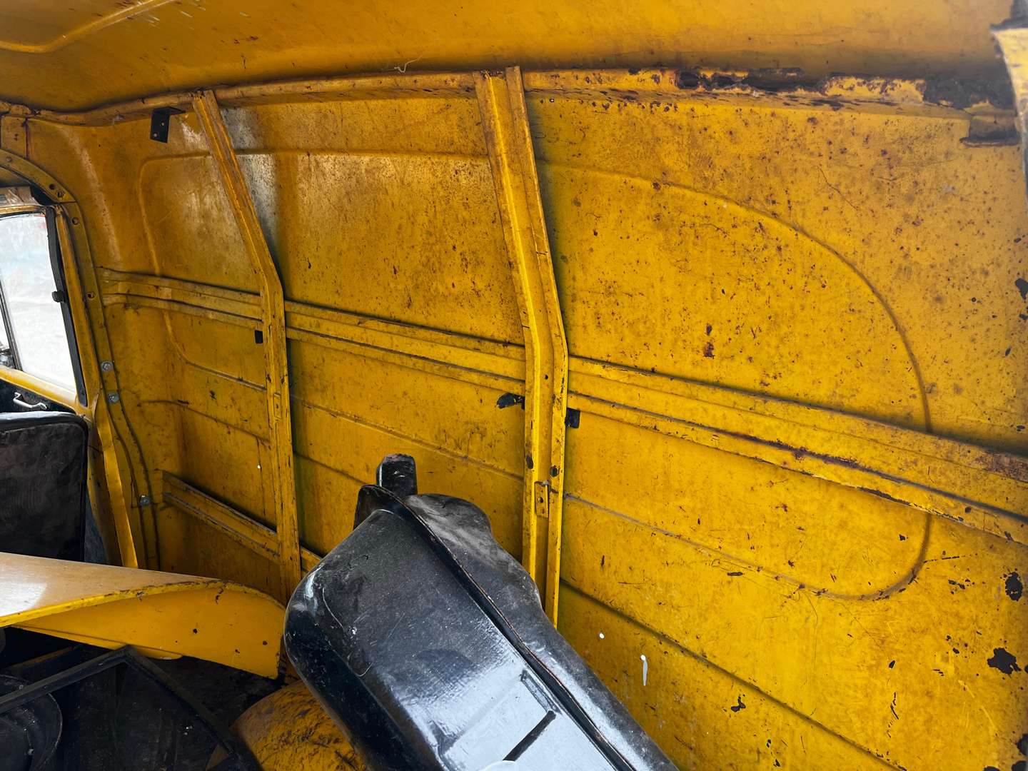 <p>1972 MORRIS 6 CWT VAN</p>