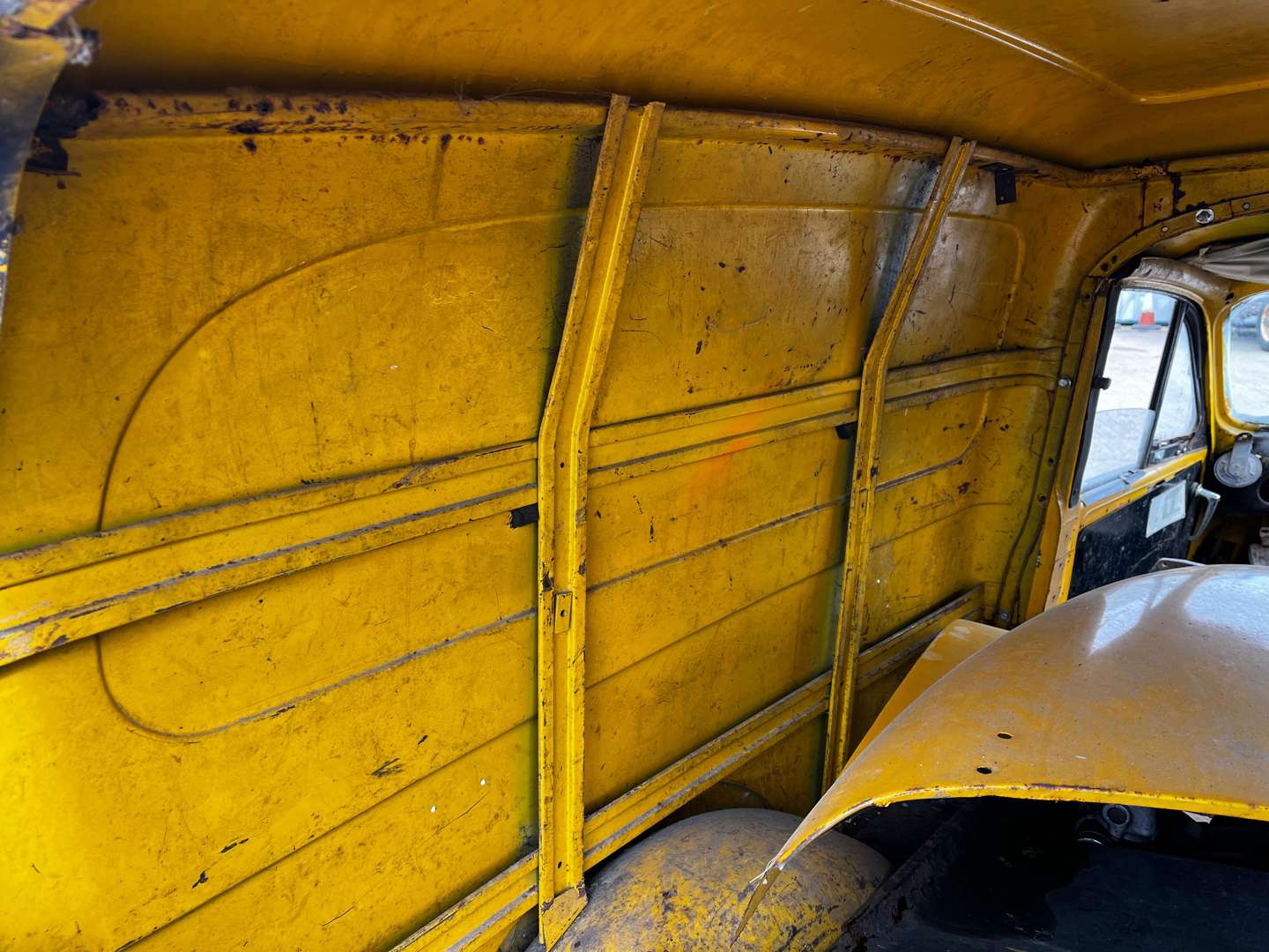 <p>1972 MORRIS 6 CWT VAN</p>